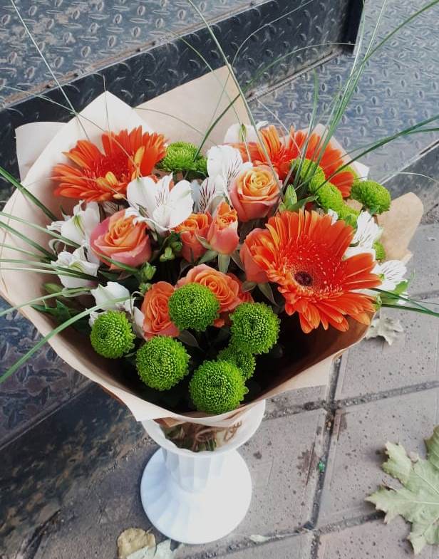 Букет цветов из: Герберы, Хризантемы, Альстромерии и Розы в Манжерок