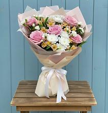 Букет цветов из:  Гвоздики, Орхидеи и Розы в Манжерок