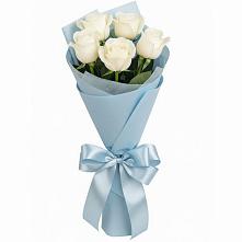 Букет 5 Белых роз Проуд в Манжерок
