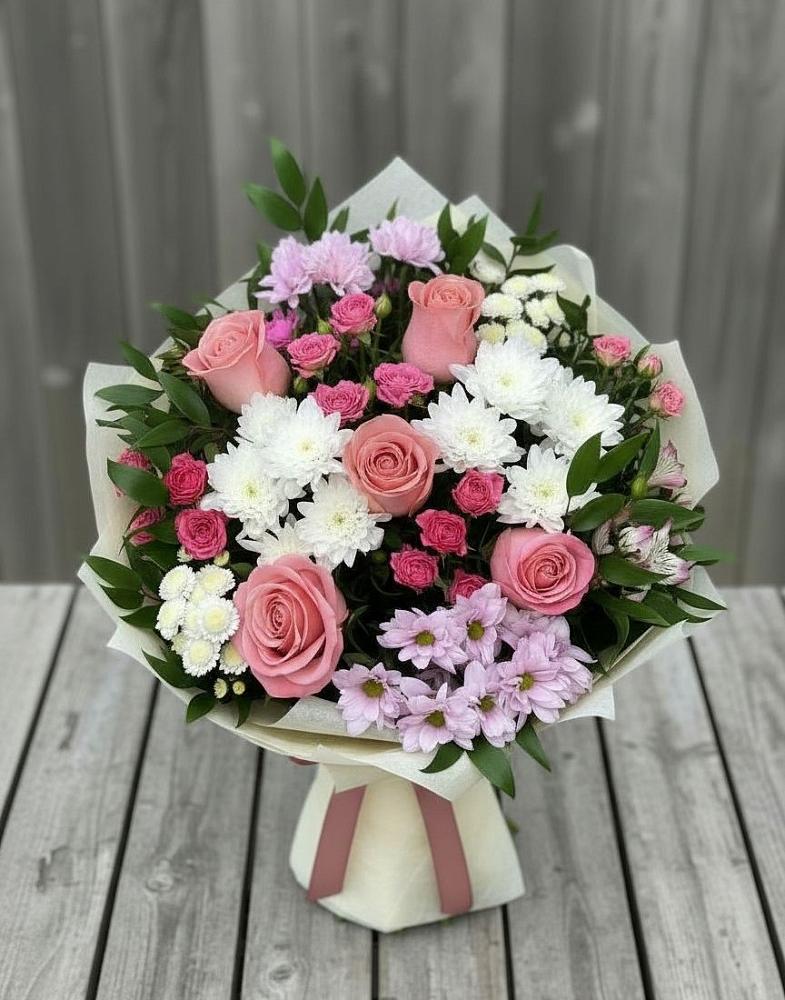 Букет цветов из: Альстромерии, Гвоздики, Розы и Хризантемы в Манжерок