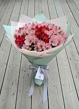Букет цветов из:  Альстромерии в Манжерок