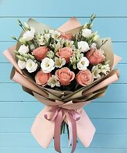 Букет цветов из:  Розы, Альстромерии и Лизиантусы в Манжерок