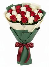Букет Микс из красных и белых роз в Манжерок