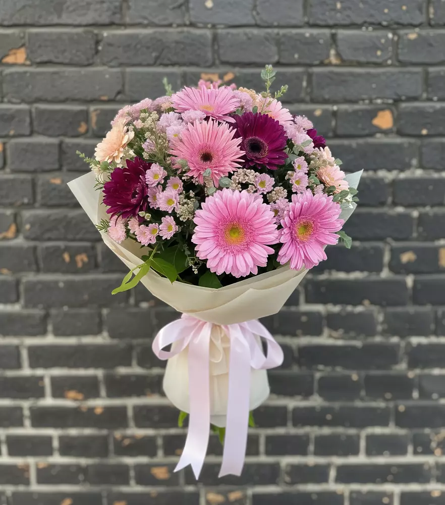 Букет цветов из: Герберы и Хризантемы в Манжерок