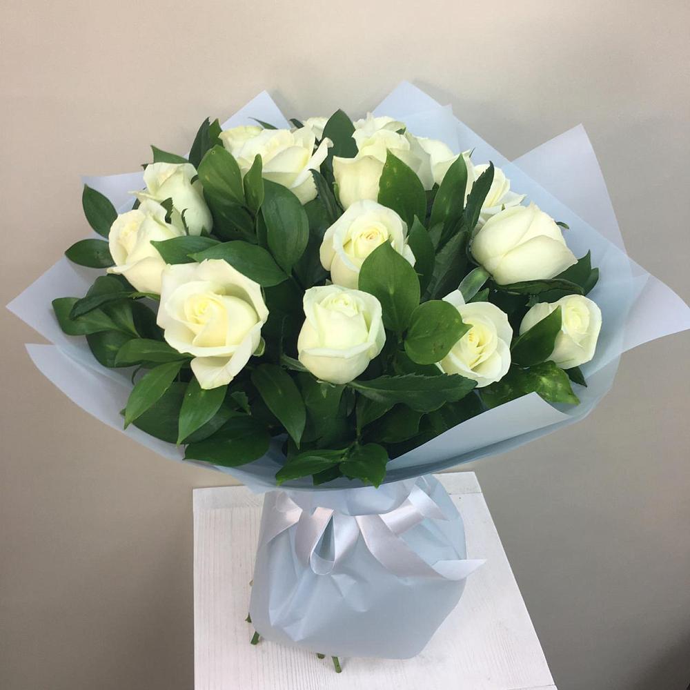 Букет 15 Белых роз Проуд в Манжерок