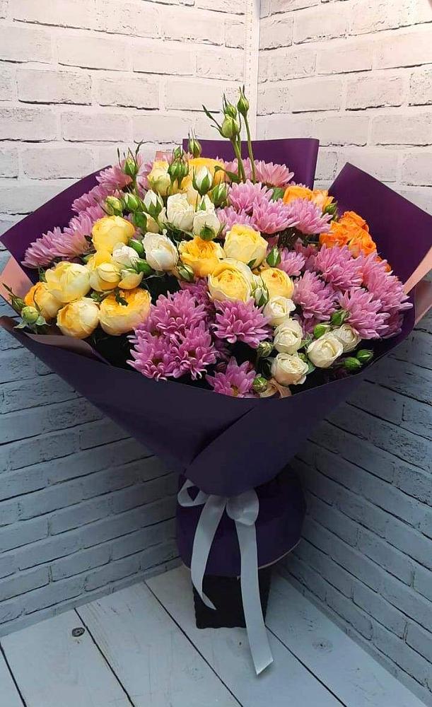 Букет цветов из: Хризантемы и Розы в Манжерок