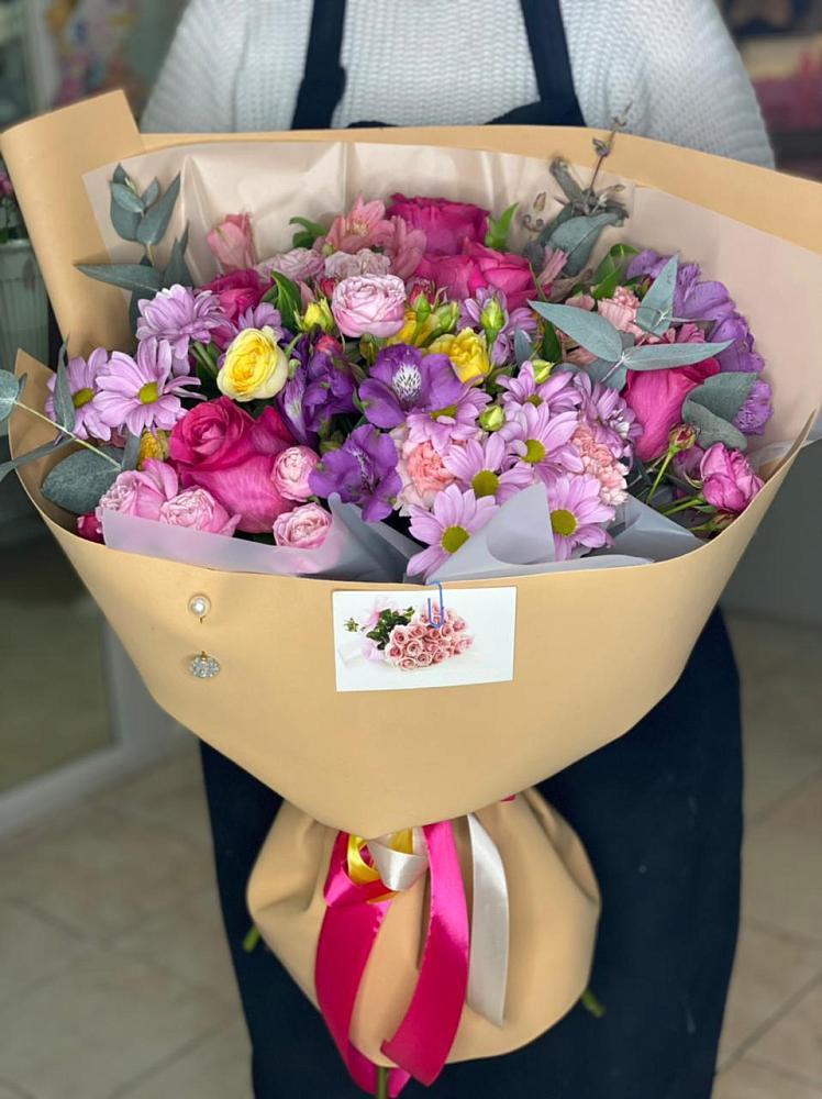 Букет цветов из: Хризантемы, Гвоздики и Альстромерии в Манжерок