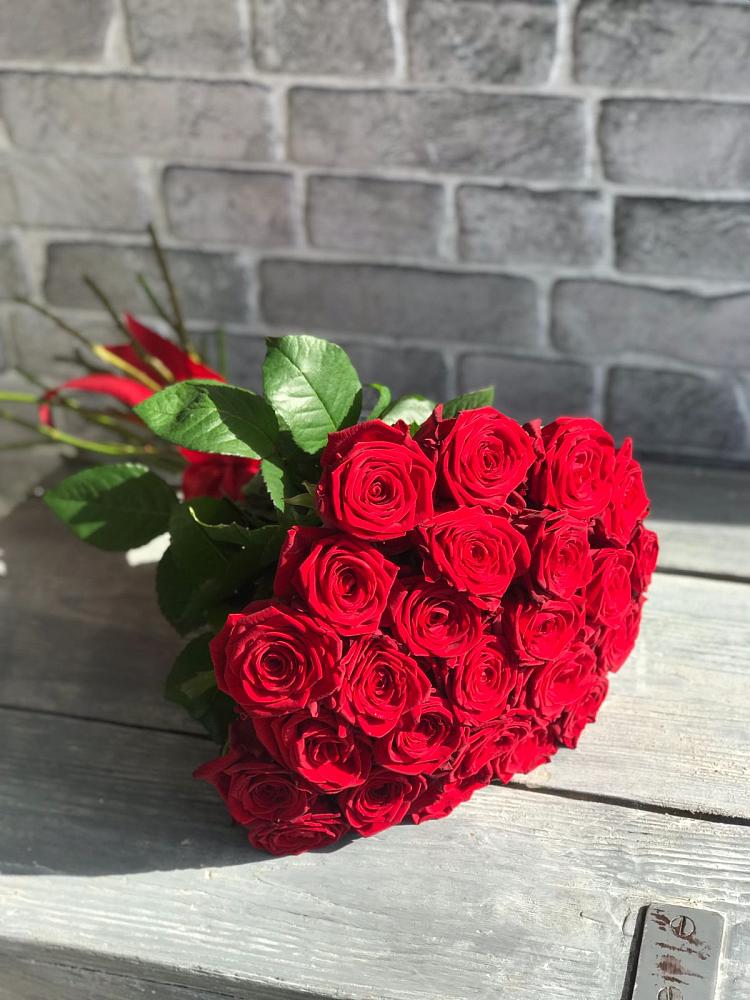 Букет Красные розы Фридом в Манжерок