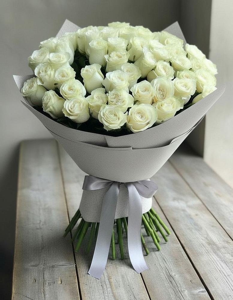 Букет 35 Белых роз в Манжерок