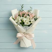 Букет цветов из:  Альстромерии в Манжерок