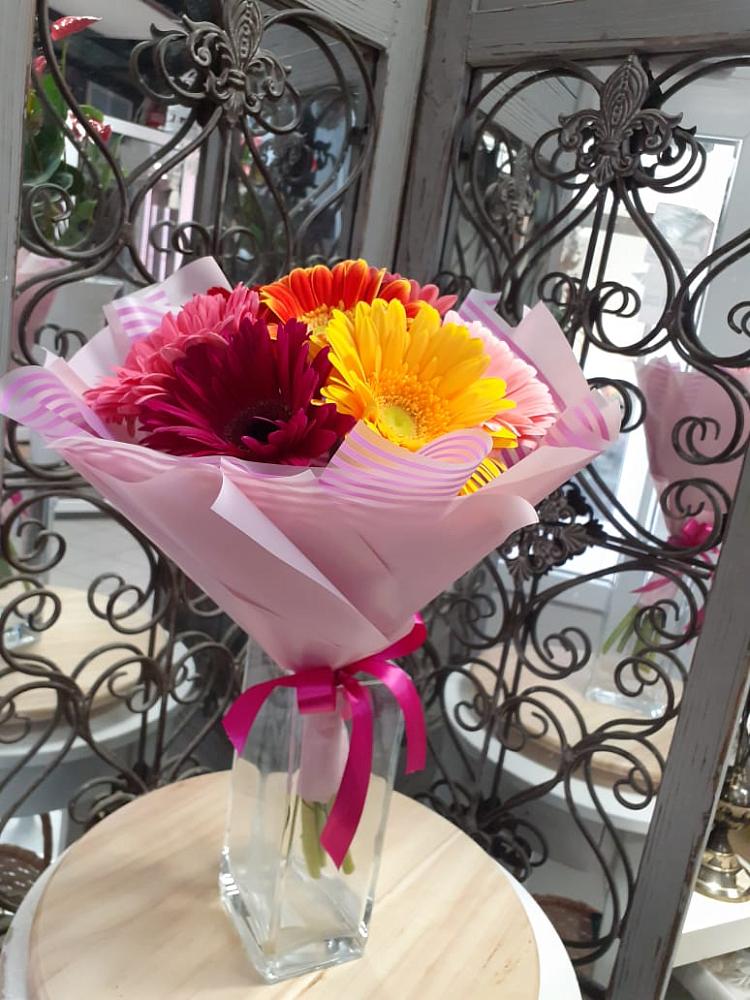 Букет цветов из: Герберы в Манжерок