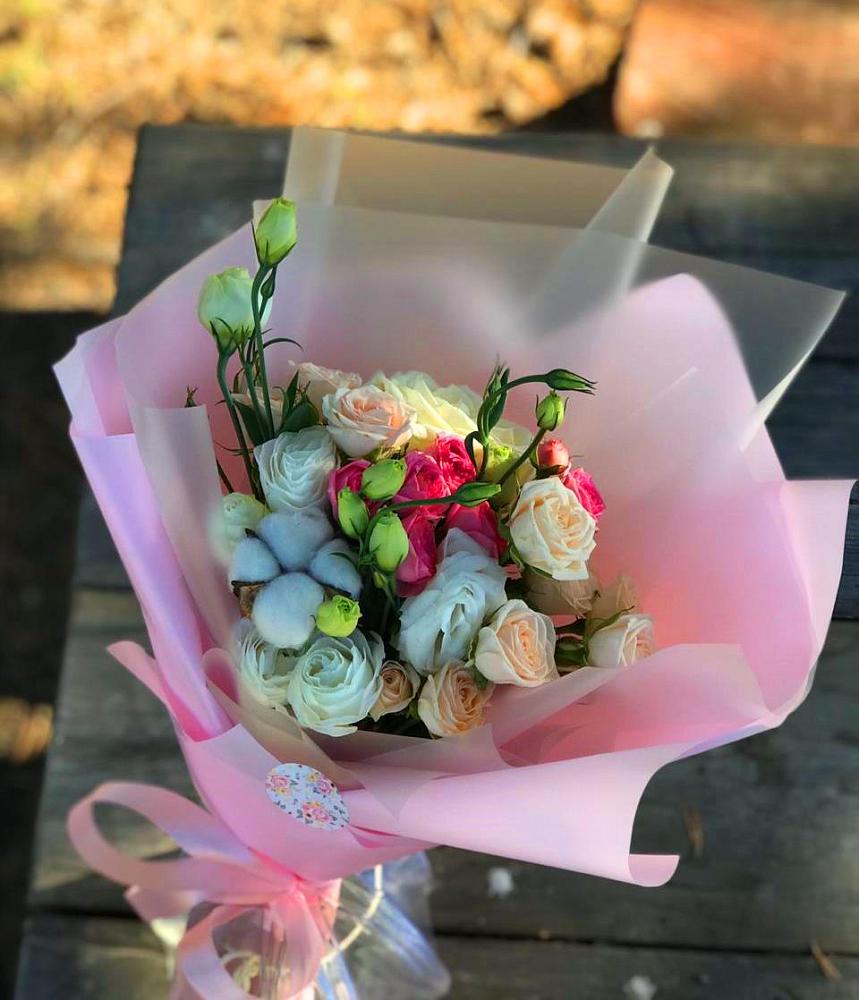 Букет цветов из: Розы и Лизиантусы в Манжерок