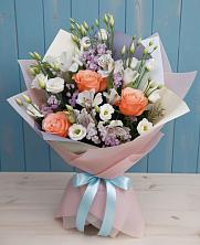 Букет цветов из:  Лизиантусы, Розы, Альстромерии и Гипсофила в Манжерок