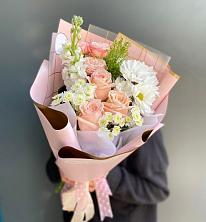 Букет цветов из:  Хризантемы и Розы в Манжерок