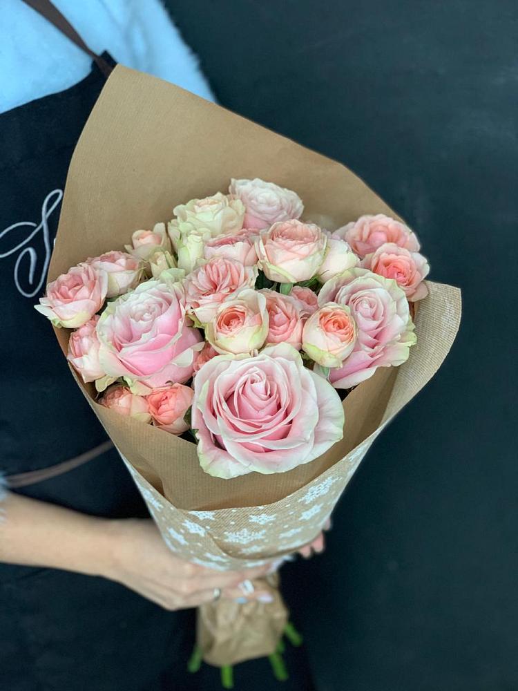 Букет цветов из: Хризантемы и Розы в Манжерок