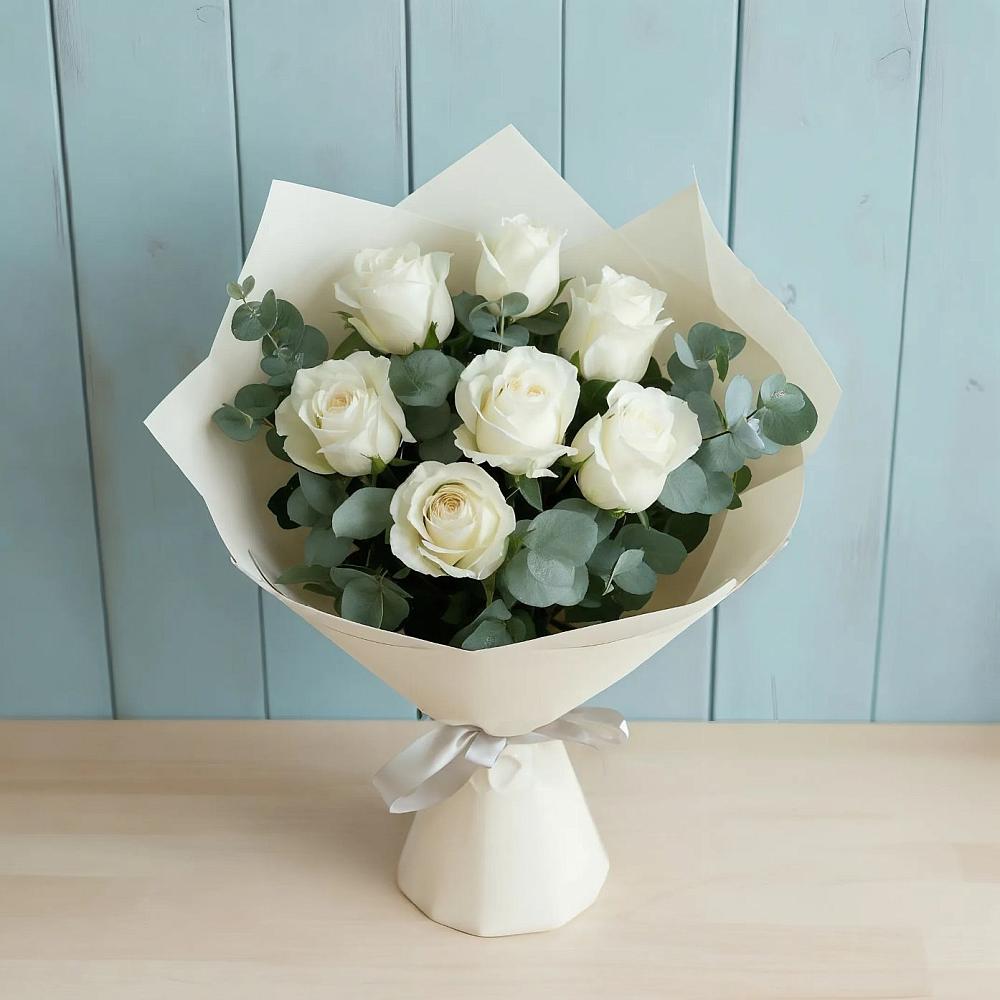 Букет Белые розы в Эвкалипте в Манжерок