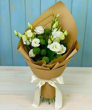 Букет цветов из:  Хризантемы и Лизиантусы в Манжерок