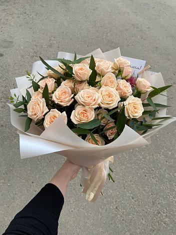 Букет Кремовые розы Латте в Манжерок