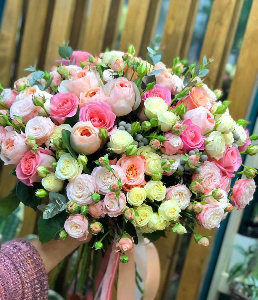 Букет цветов из: Розы в Манжерок