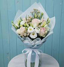 Букет цветов из:  Розы и Лизиантусы в Манжерок