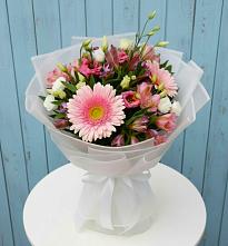 Букет цветов из:  Герберы, Альстромерии и Лизиантусы #REPLACE_PRED# Манжерок