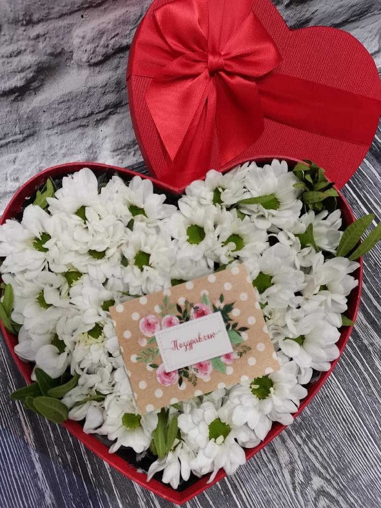 Цветочная композиция из Хризантемы в виде сердца в Манжерок