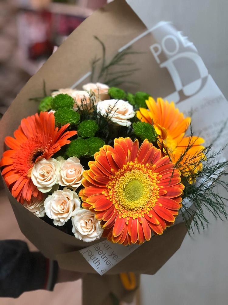 Букет цветов из: Герберы, Хризантемы и Розы в Манжерок
