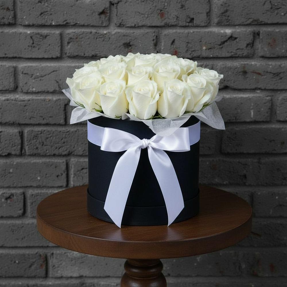 Цветочная композиция из Розы в шляпной коробке в Манжерок