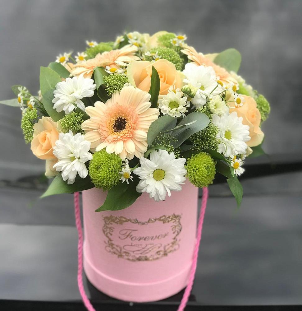 Цветочная композиция из Розы, Герберы и Хризантемы в шляпной коробке в Манжерок