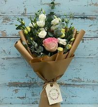 Букет цветов из:  Розы и Лизиантусы в Манжерок