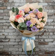 Букет цветов из:  Розы, Лизиантусы и Гвоздики #REPLACE_PRED# Манжерок