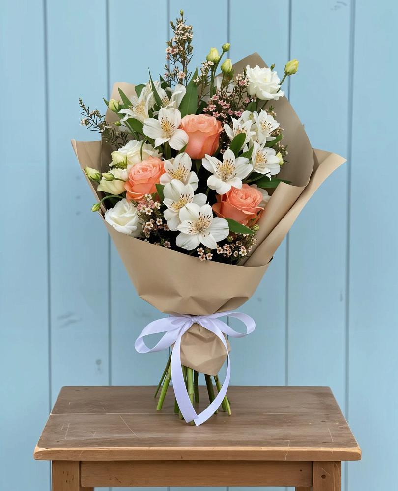 Букет цветов из: Альстромерии, Лизиантусы, Розы и Хризантемы в Манжерок