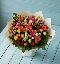 Букет Микс из разноцветных кустовых роз в Манжерок