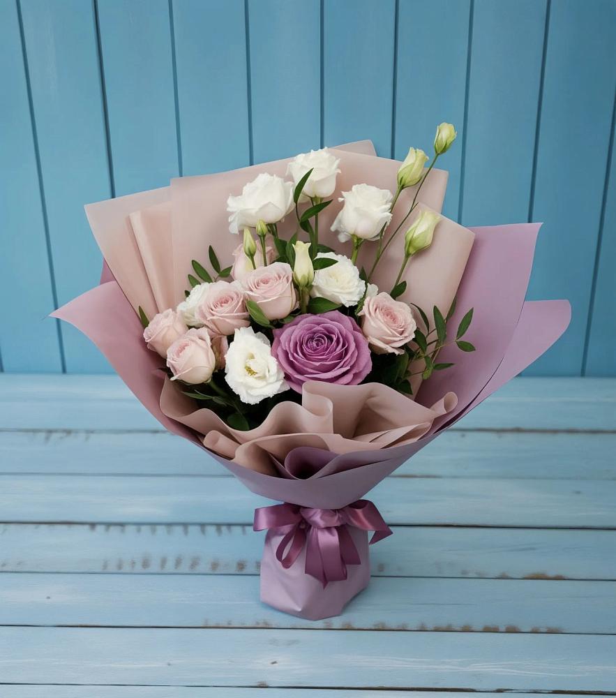 Букет цветов из: Розы и Лизиантусы в Манжерок